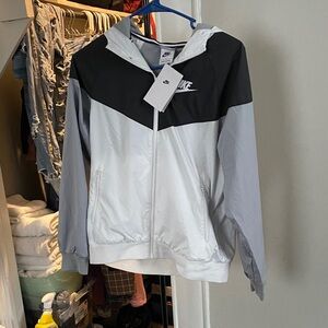 Nike Kids Black and White Windbreaker Large